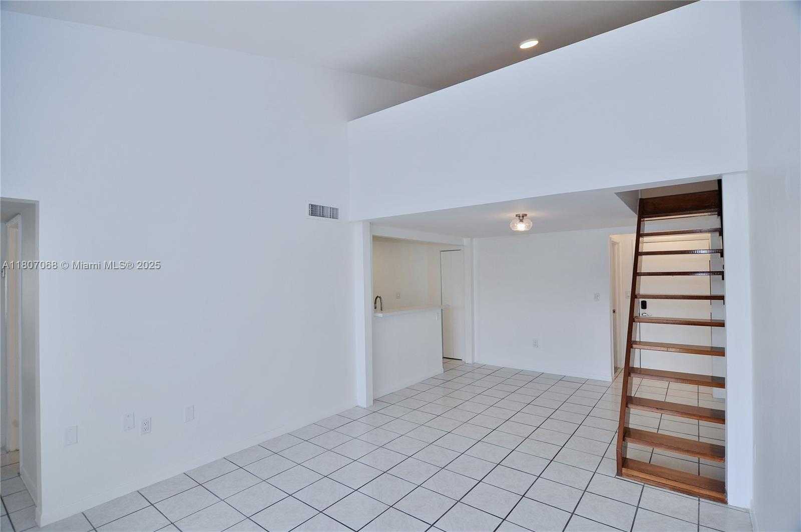 Small Image of 9427 FONTAINEBLEAU BLVD #213-34, Miami Number 6