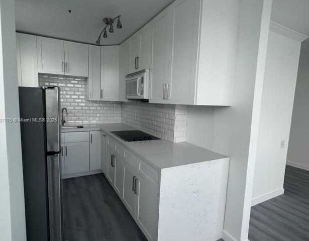 Small Image of 1250 WEST AVE #6W, Miami Beach Number 12