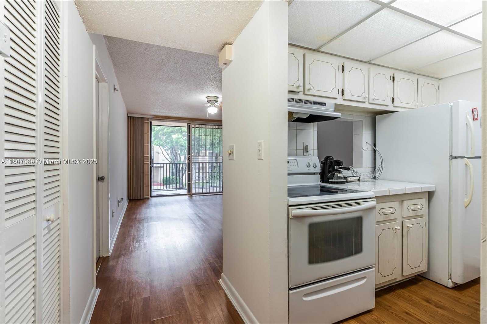Small Image of 14301 NORTH KENDALL DR #208B, Miami Number 3