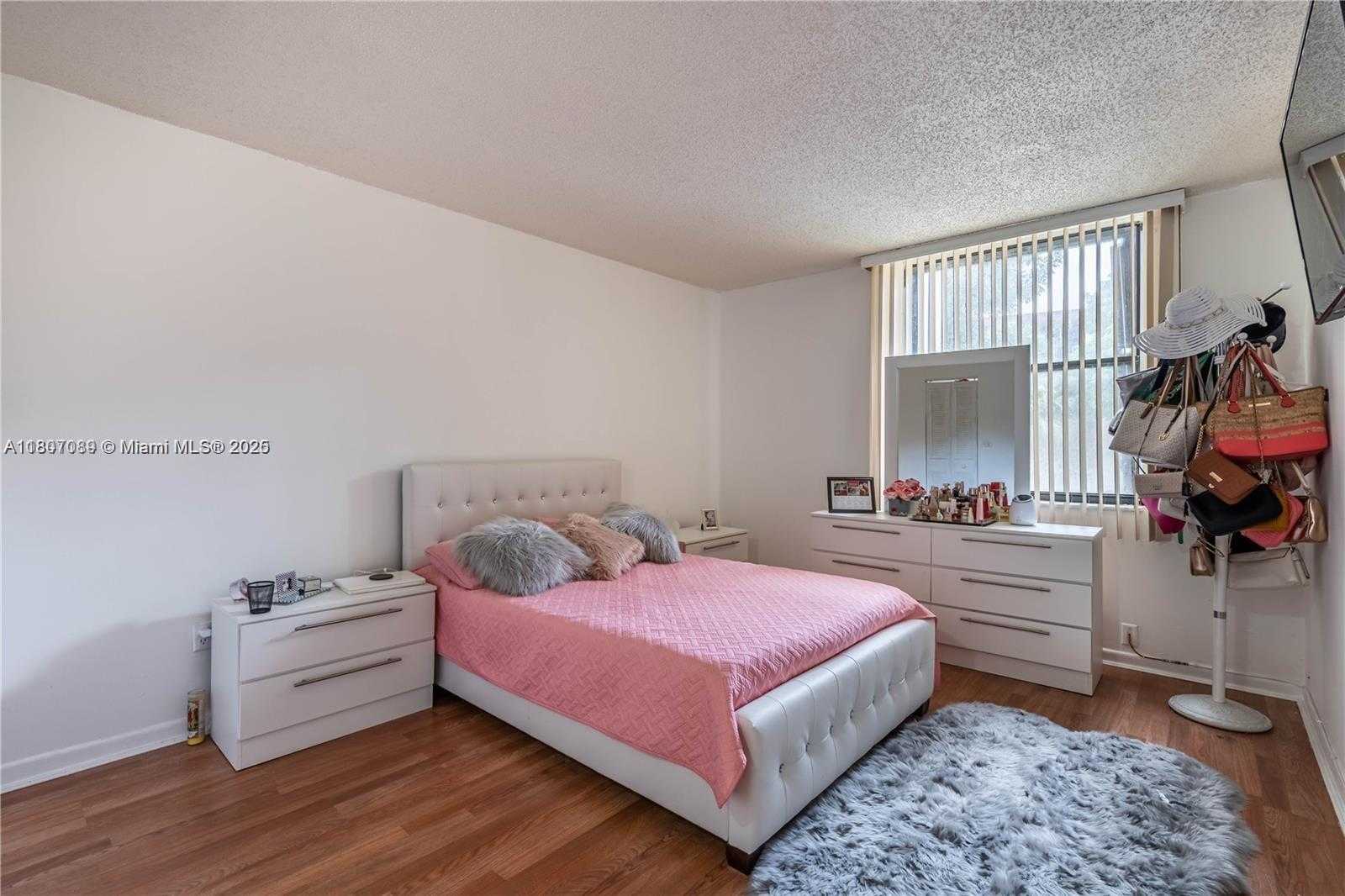 Small Image of 14301 NORTH KENDALL DR #208B, Miami Number 5