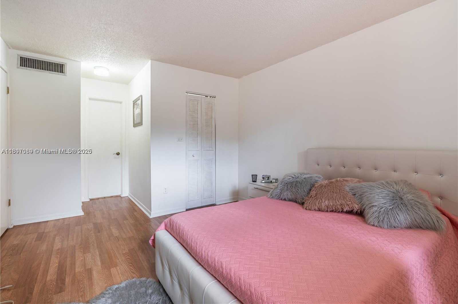 Small Image of 14301 NORTH KENDALL DR #208B, Miami Number 6