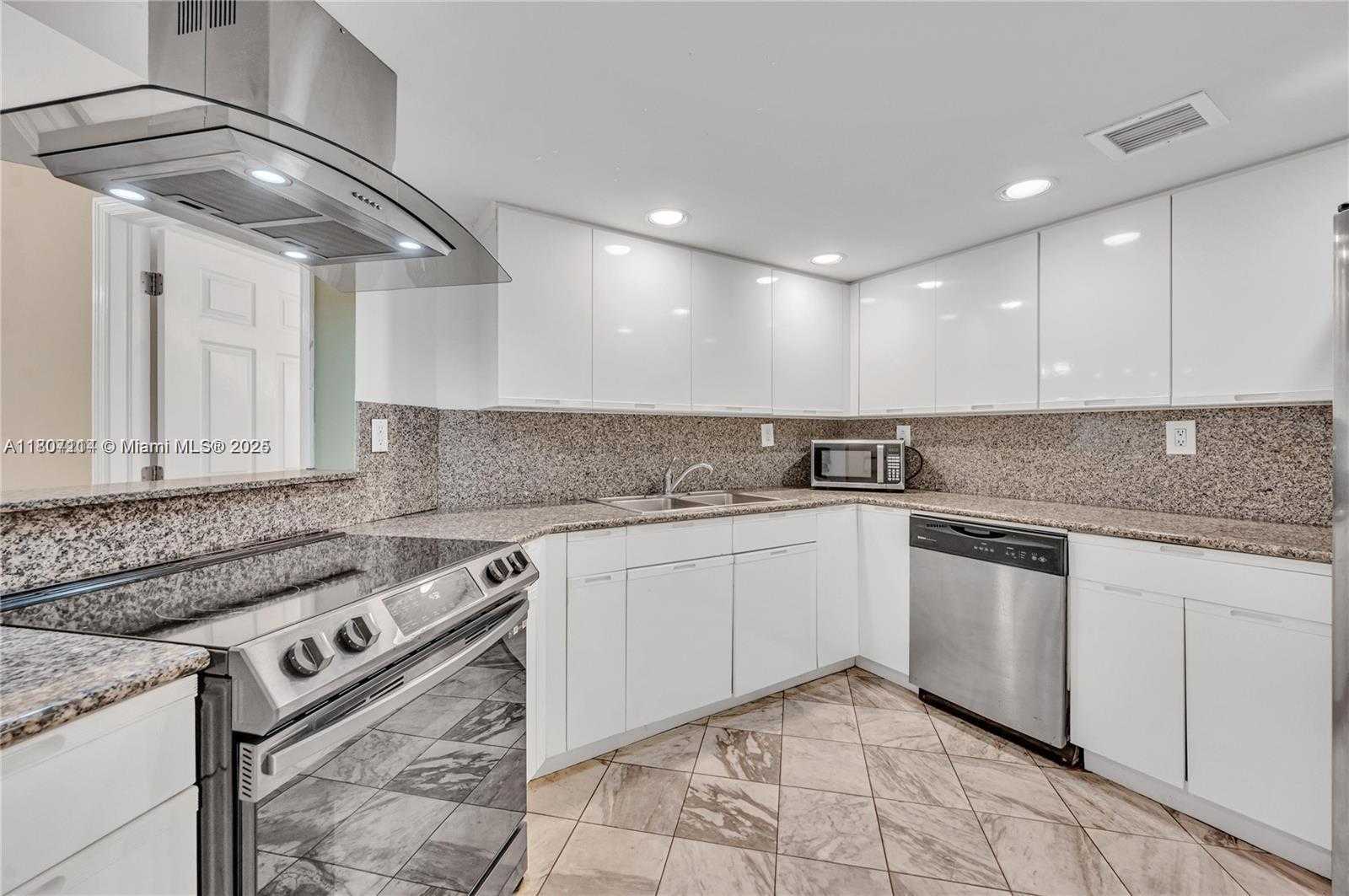 Small Image of 825 BRICKELL BAY DR #2050, Miami Number 3