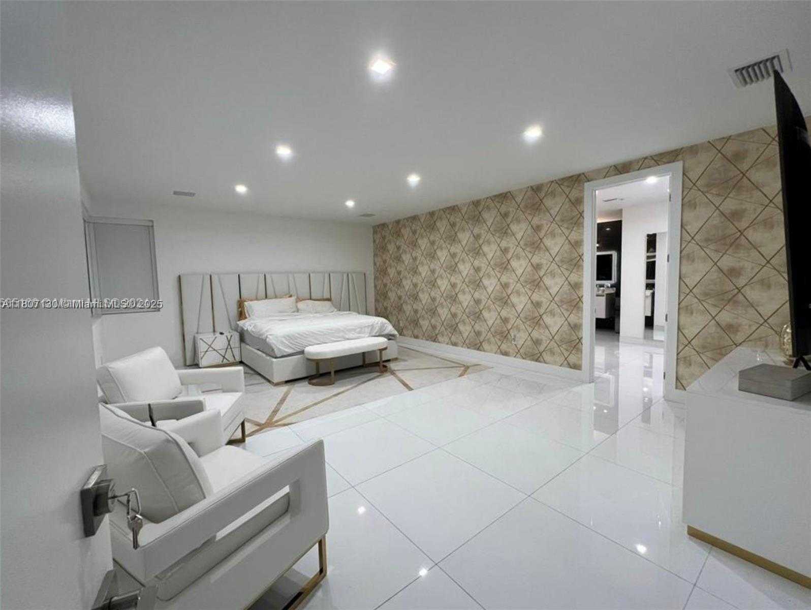 Small Image of 10242 NORTH WEST 75TH TER, Doral Number 13