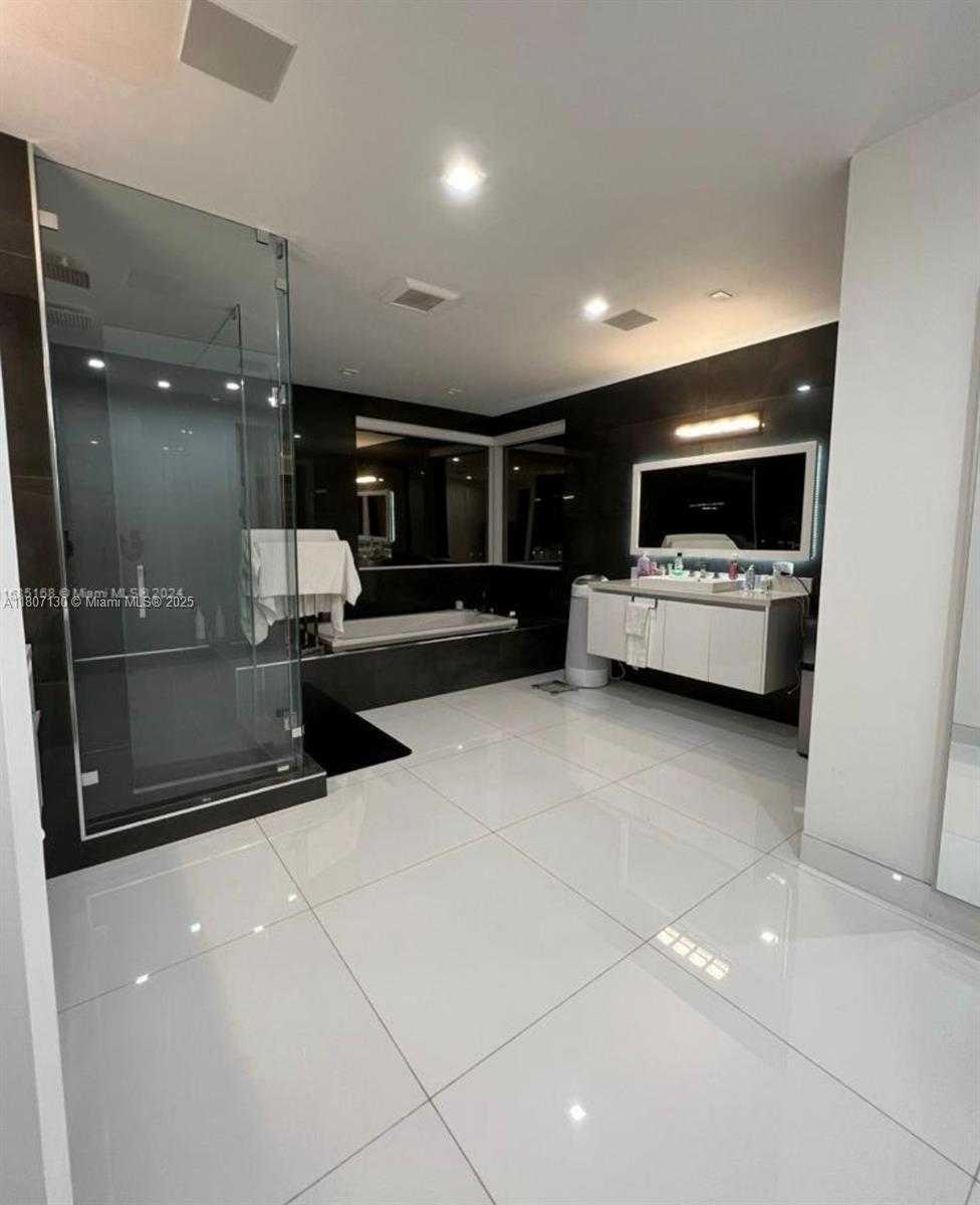 Small Image of 10242 NORTH WEST 75TH TER, Doral Number 14