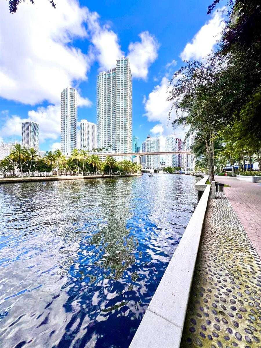 Small Image of 185 SOUTH WEST 7TH ST #2000, Miami Number 30