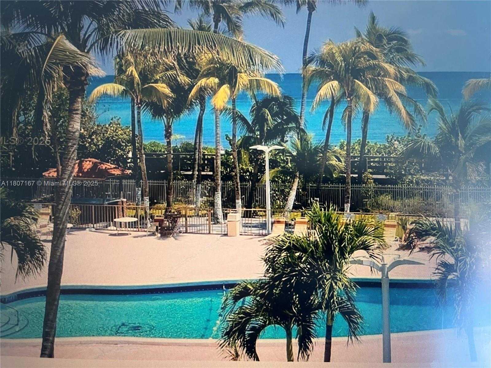Small Image of 2655 COLLINS AVE #1709, Miami Beach Number 10
