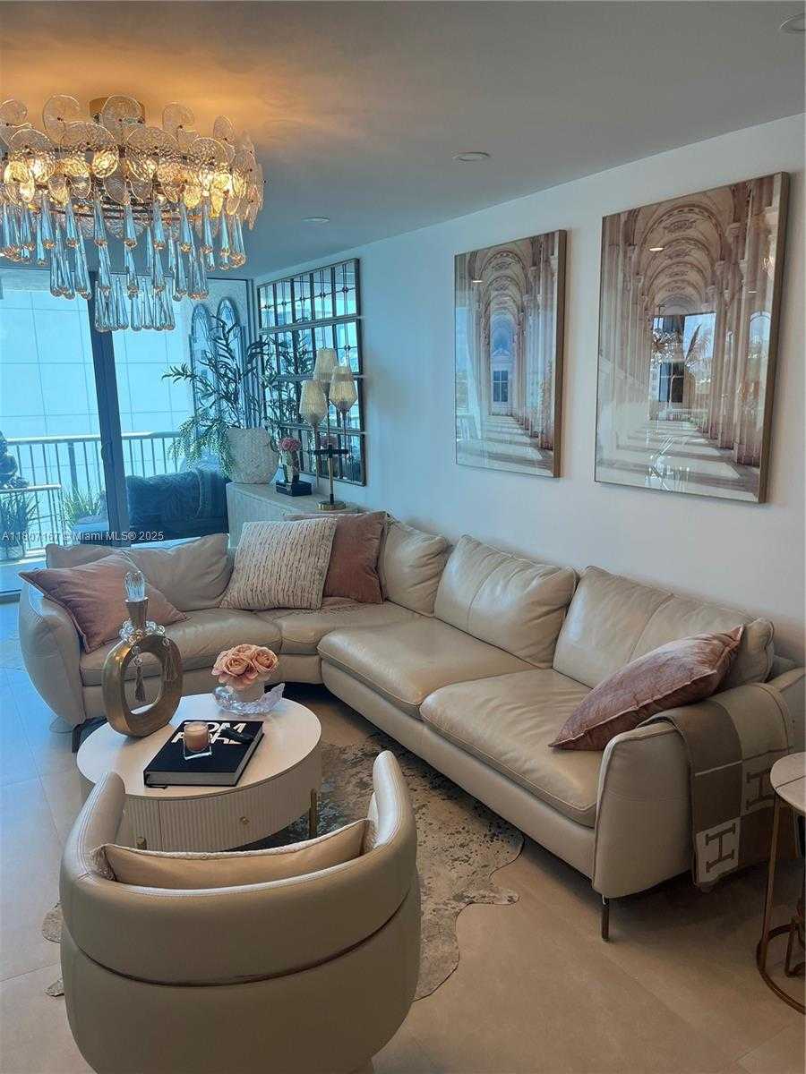 Small Image of 2655 COLLINS AVE #1709, Miami Beach Number 12