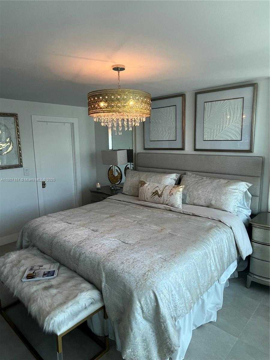 Small Image of 2655 COLLINS AVE #1709, Miami Beach Number 15