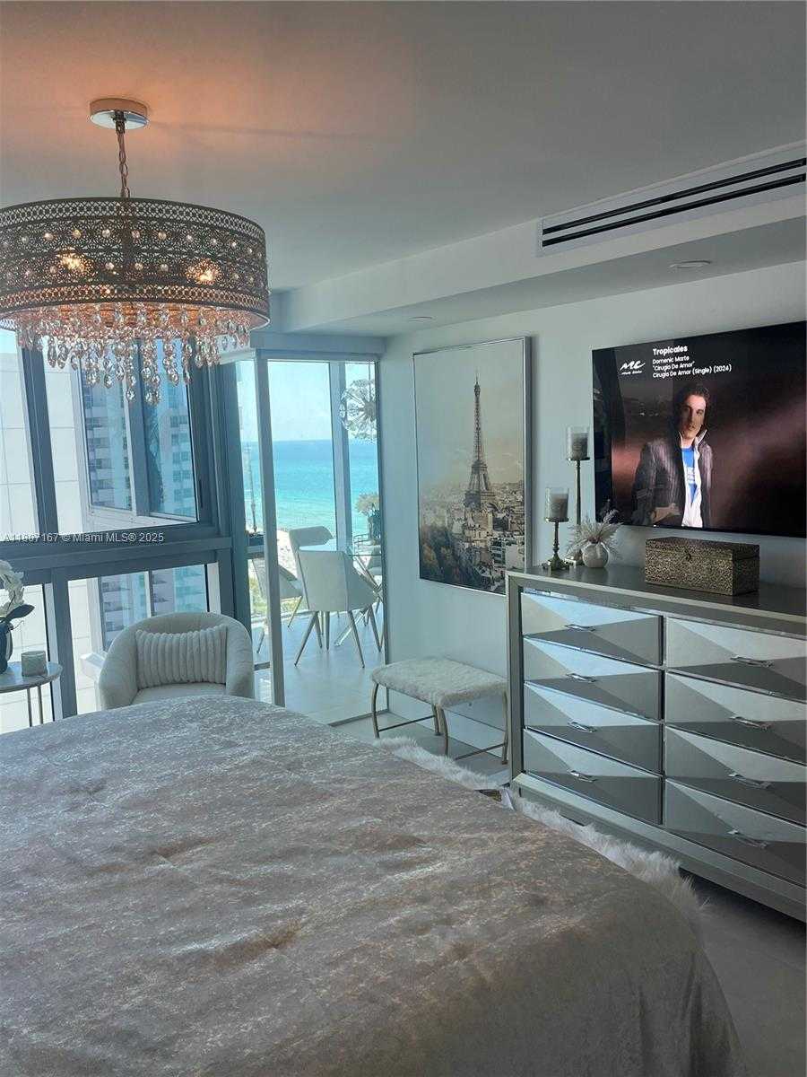 Small Image of 2655 COLLINS AVE #1709, Miami Beach Number 16