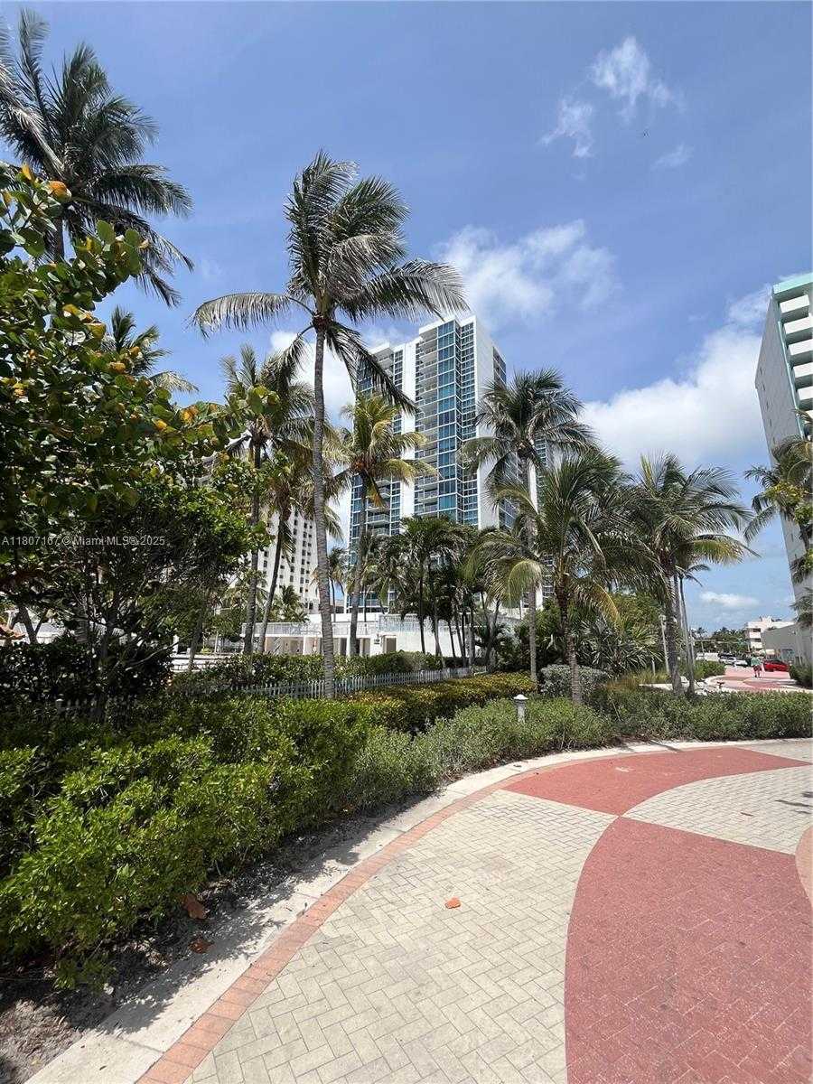 Small Image of 2655 COLLINS AVE #1709, Miami Beach Number 4