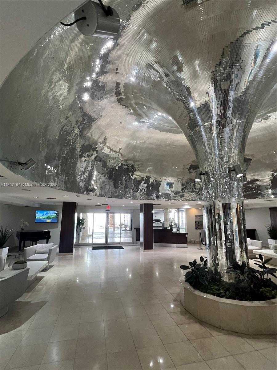 Small Image of 2655 COLLINS AVE #1709, Miami Beach Number 7