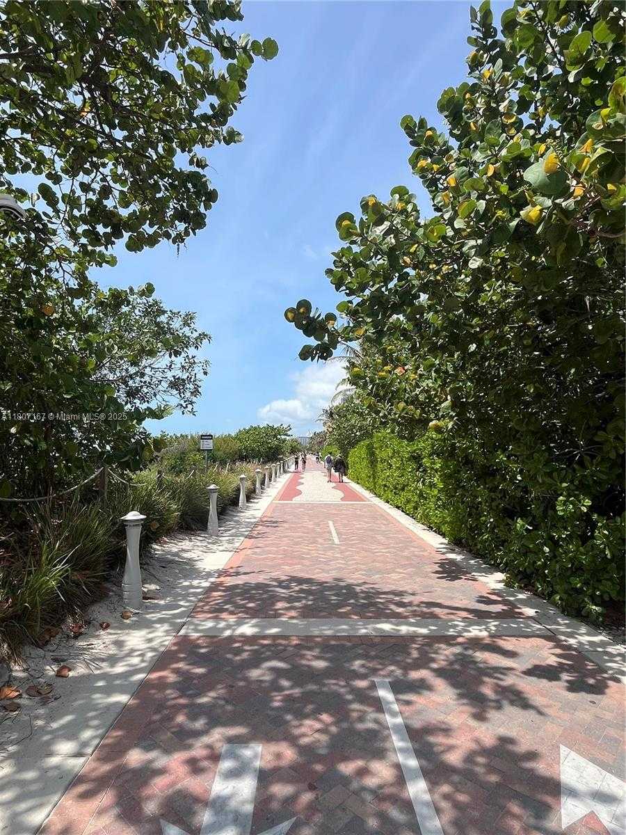 Small Image of 2655 COLLINS AVE #1709, Miami Beach Number 9