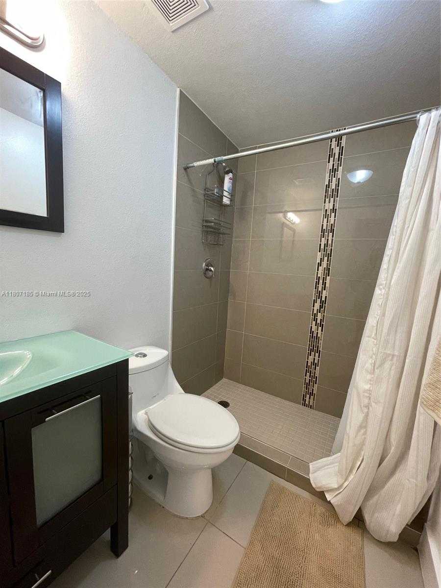 Small Image of 26 NORTH EAST 70TH ST, Miami Number 17