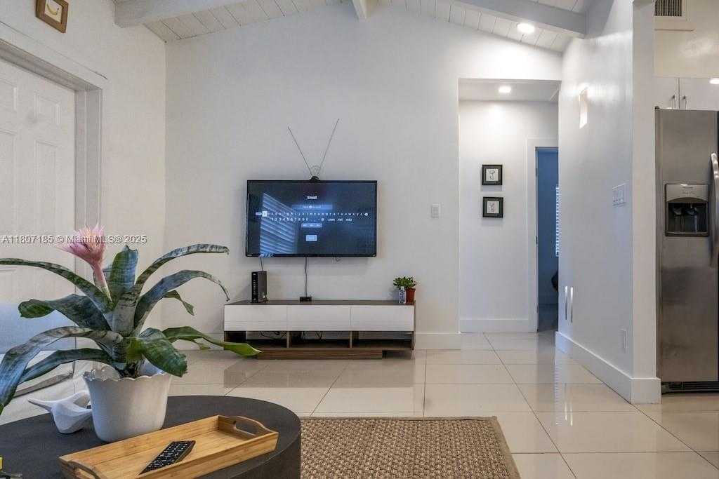 Small Image of 26 NORTH EAST 70TH ST, Miami Number 19