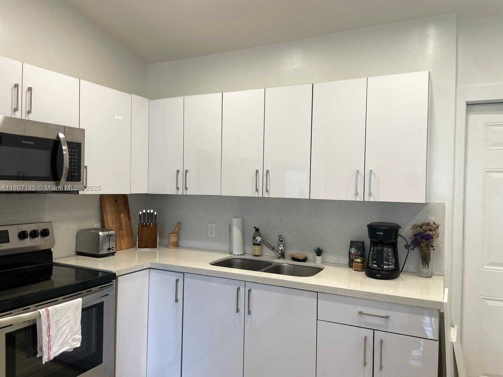Small Image of 26 NORTH EAST 70TH ST, Miami Number 2
