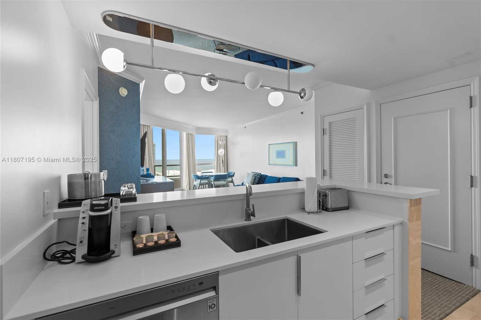Small Image of 4401 COLLINS AVE #2911, Miami Beach Number 16