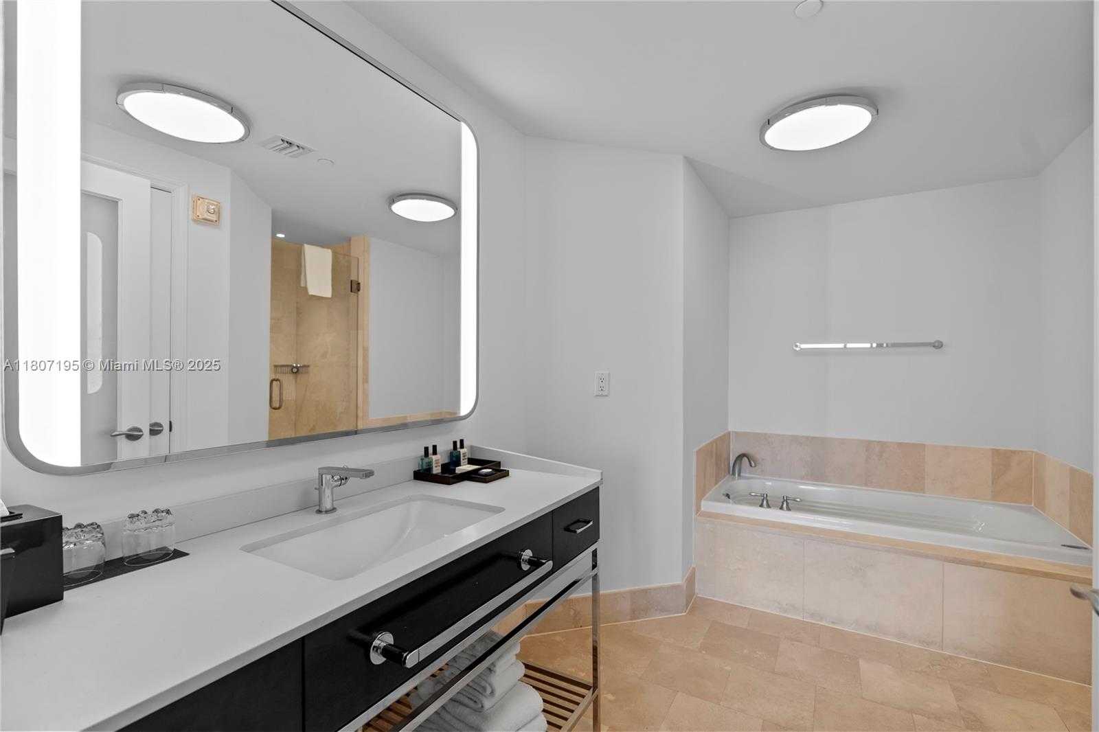 Small Image of 4401 COLLINS AVE #2911, Miami Beach Number 28