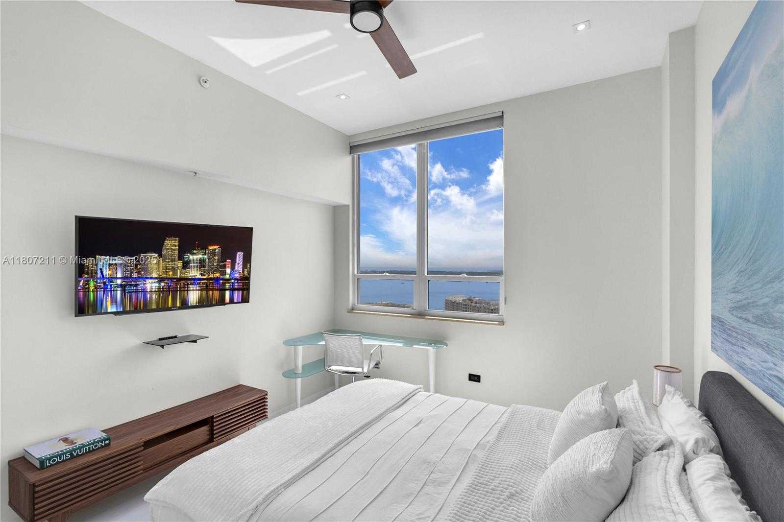 Small Image of 801 BRICKELL KEY BLVD #PH 3311, Miami Number 18