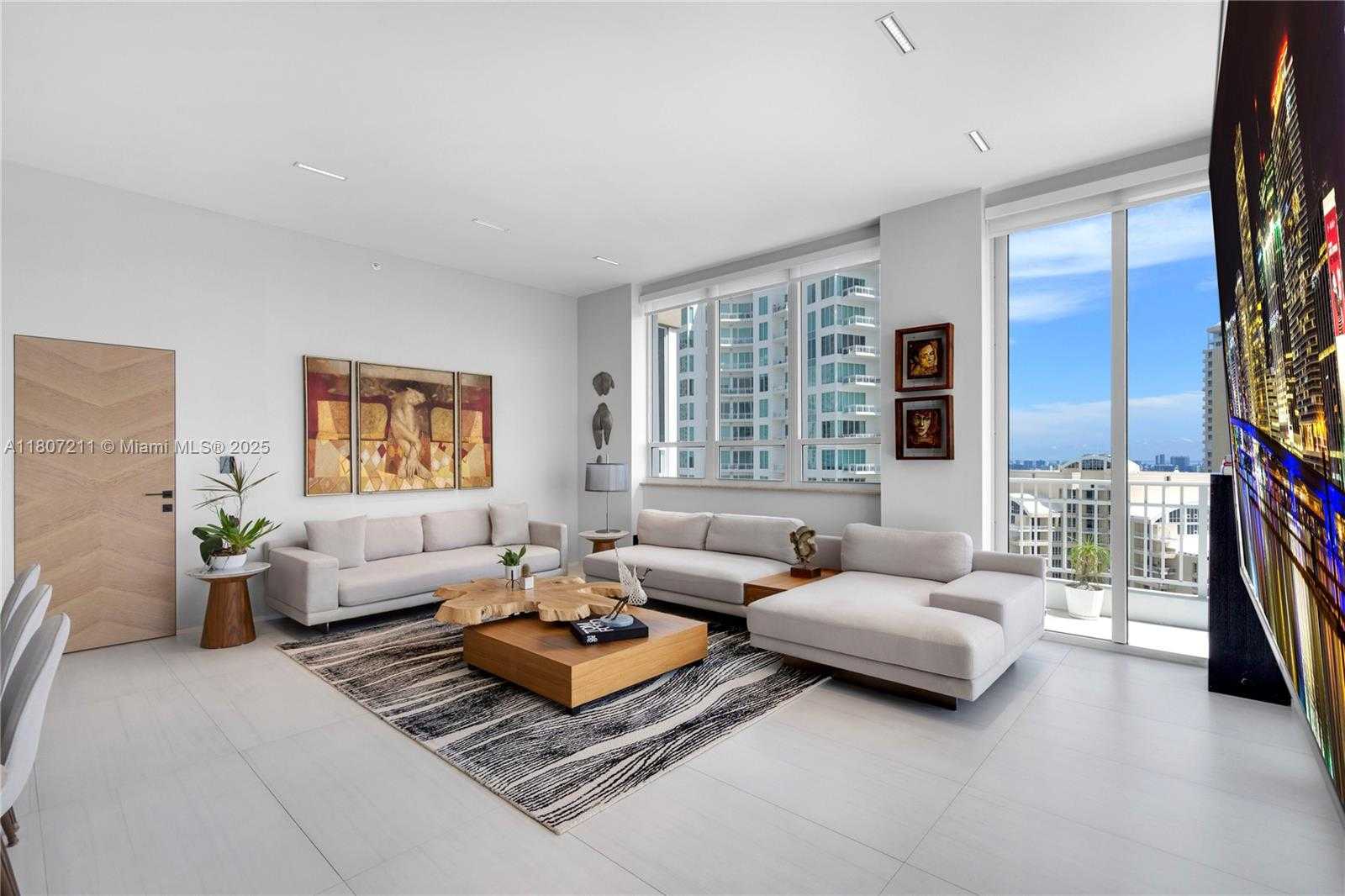 Small Image of 801 BRICKELL KEY BLVD #PH 3311, Miami Number 2