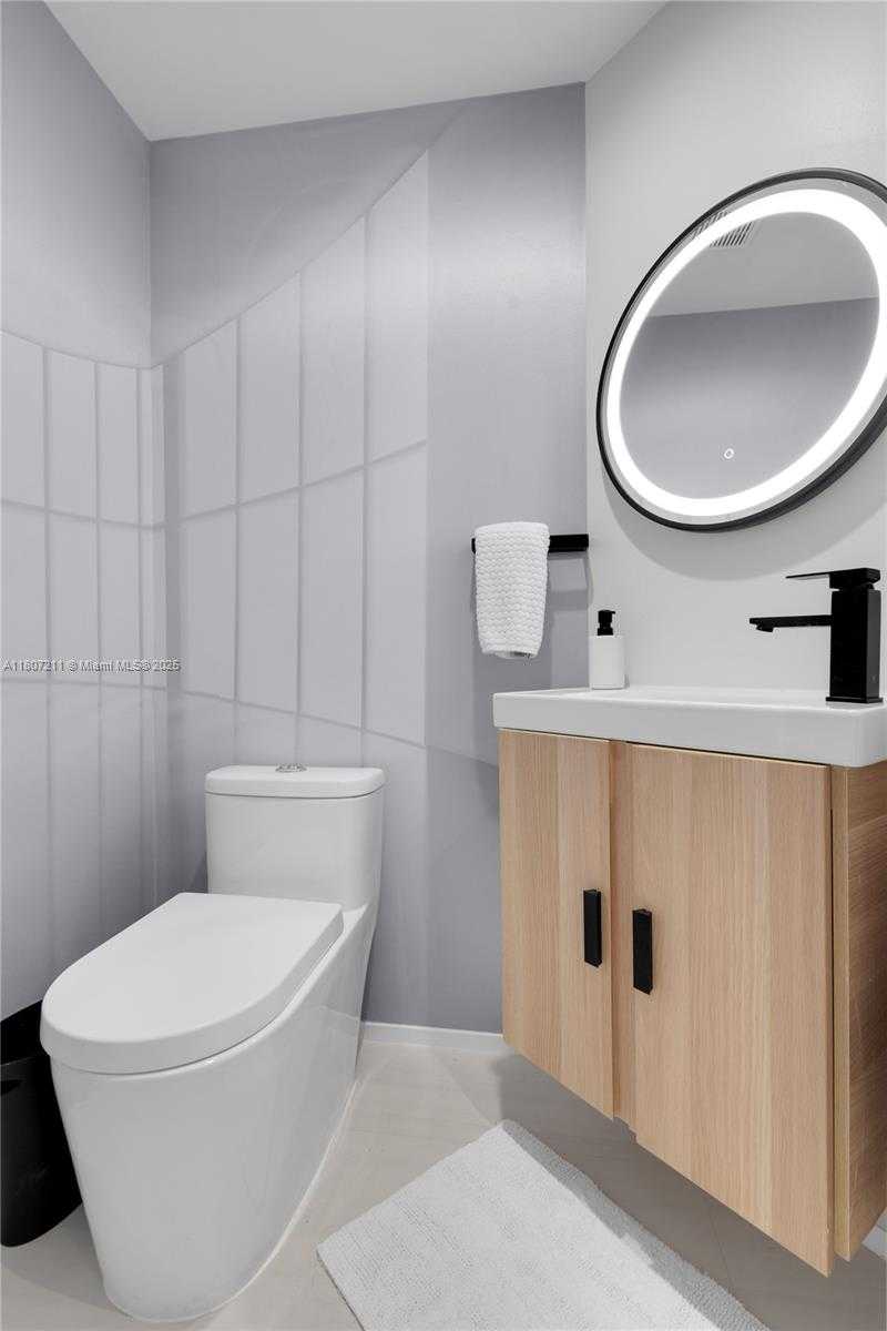 Small Image of 801 BRICKELL KEY BLVD #PH 3311, Miami Number 26