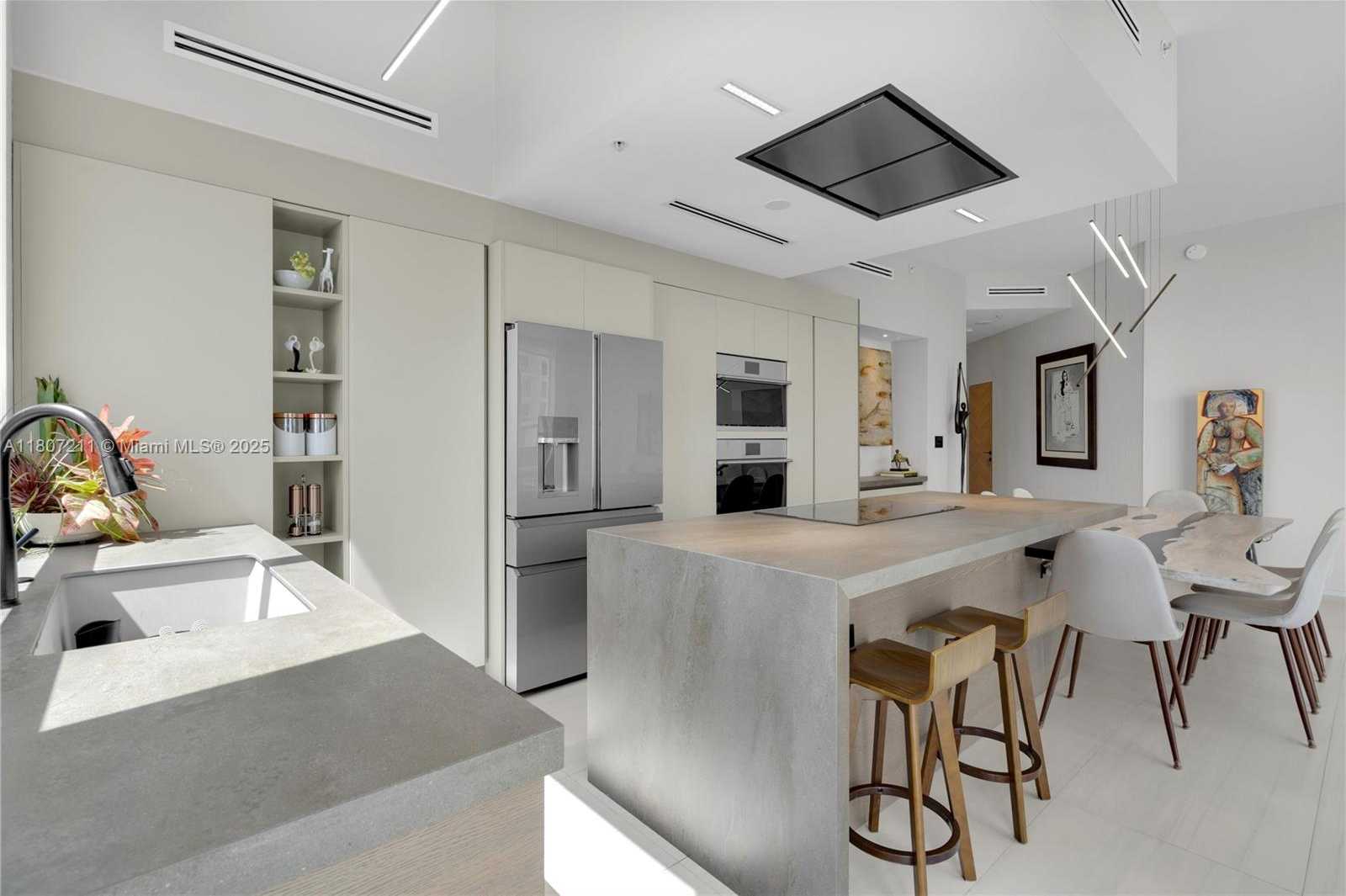 Small Image of 801 BRICKELL KEY BLVD #PH 3311, Miami Number 5