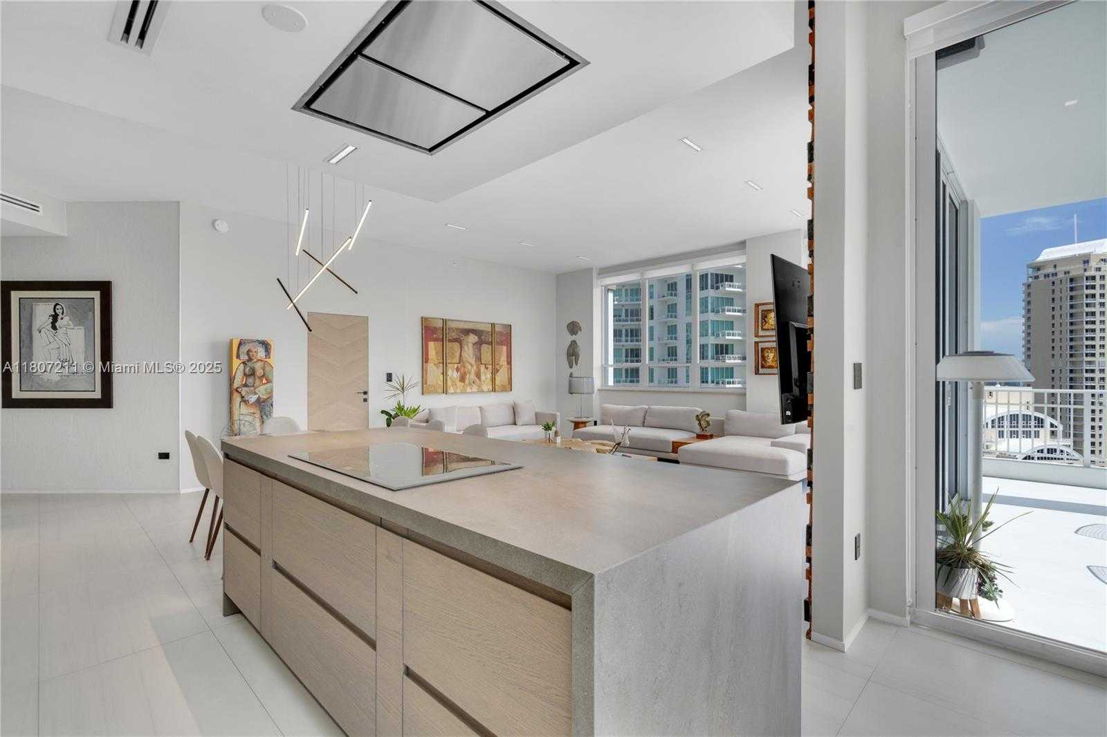 Small Image of 801 BRICKELL KEY BLVD #PH 3311, Miami Number 9