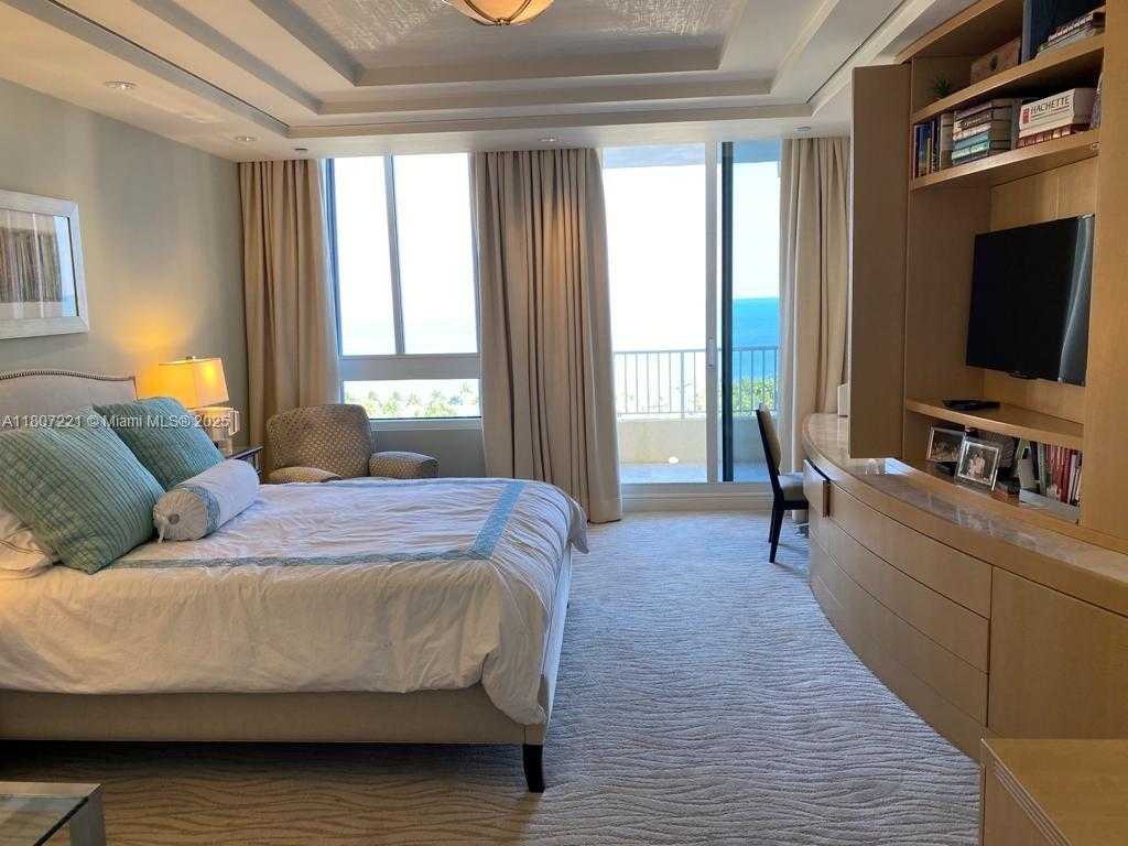 Small Image of 785 CRANDON BL #1404, Key Biscayne Number 20