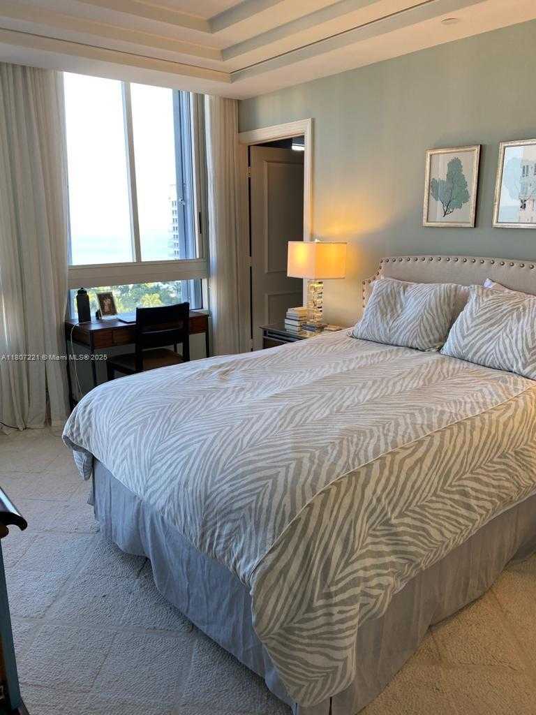 Small Image of 785 CRANDON BL #1404, Key Biscayne Number 22