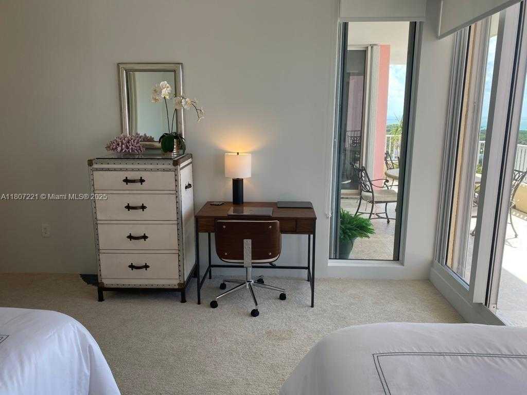 Small Image of 785 CRANDON BL #1404, Key Biscayne Number 27