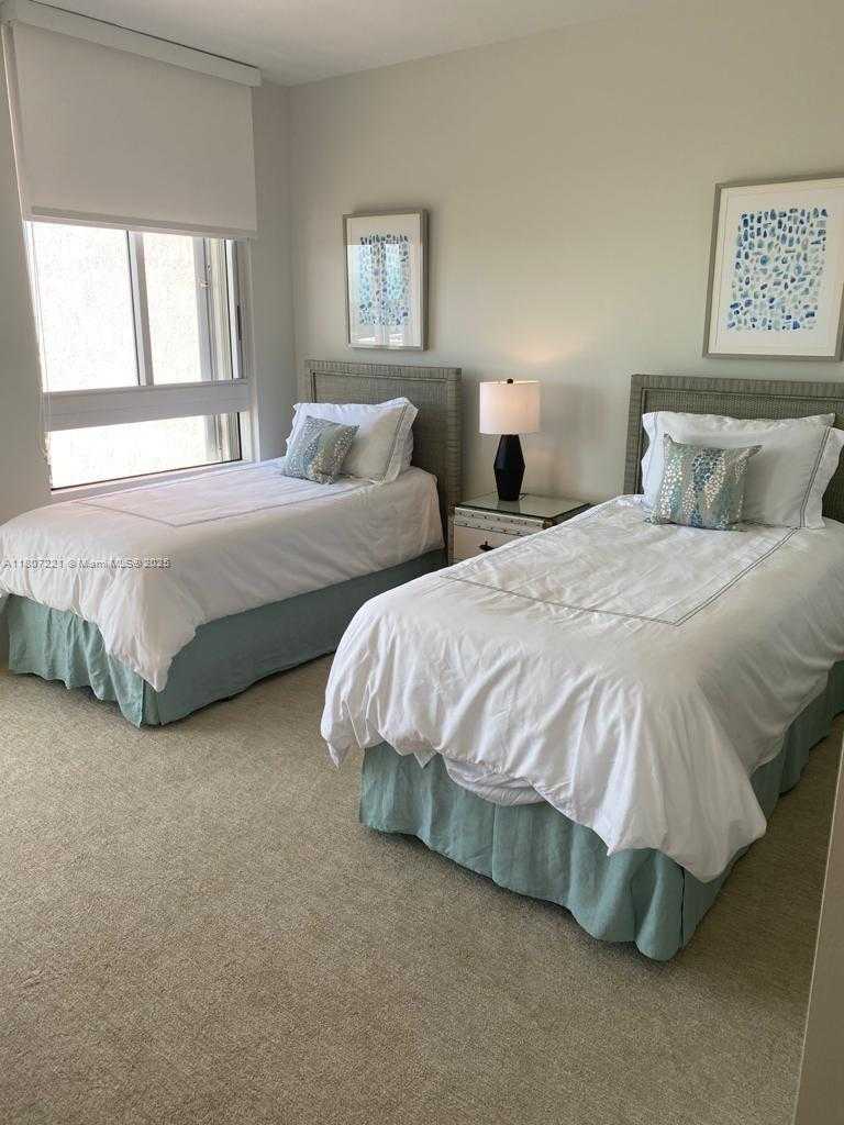 Small Image of 785 CRANDON BL #1404, Key Biscayne Number 29