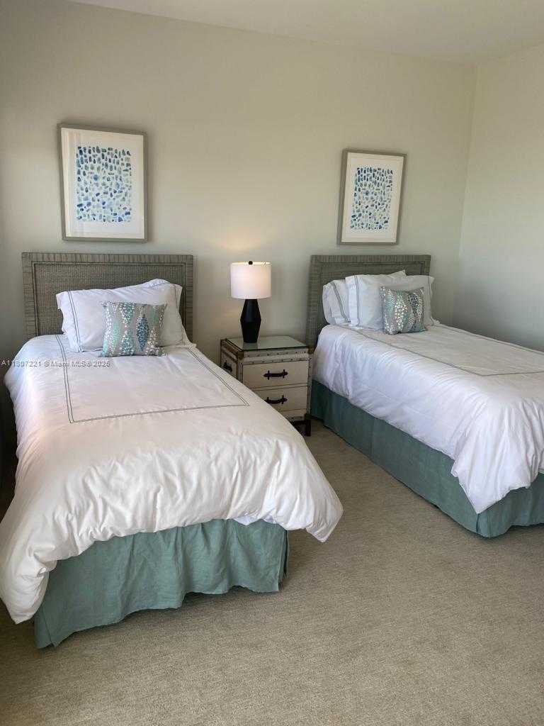 Small Image of 785 CRANDON BL #1404, Key Biscayne Number 30