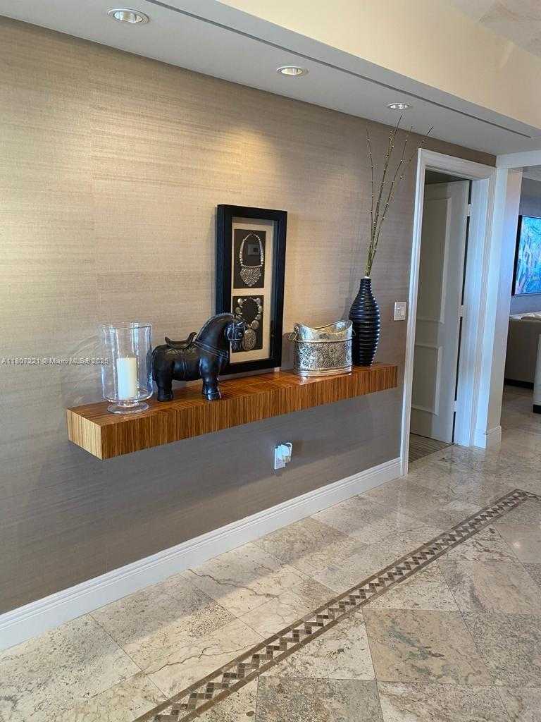 Small Image of 785 CRANDON BL #1404, Key Biscayne Number 4