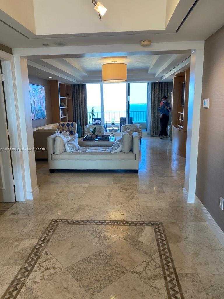 Small Image of 785 CRANDON BL #1404, Key Biscayne Number 5