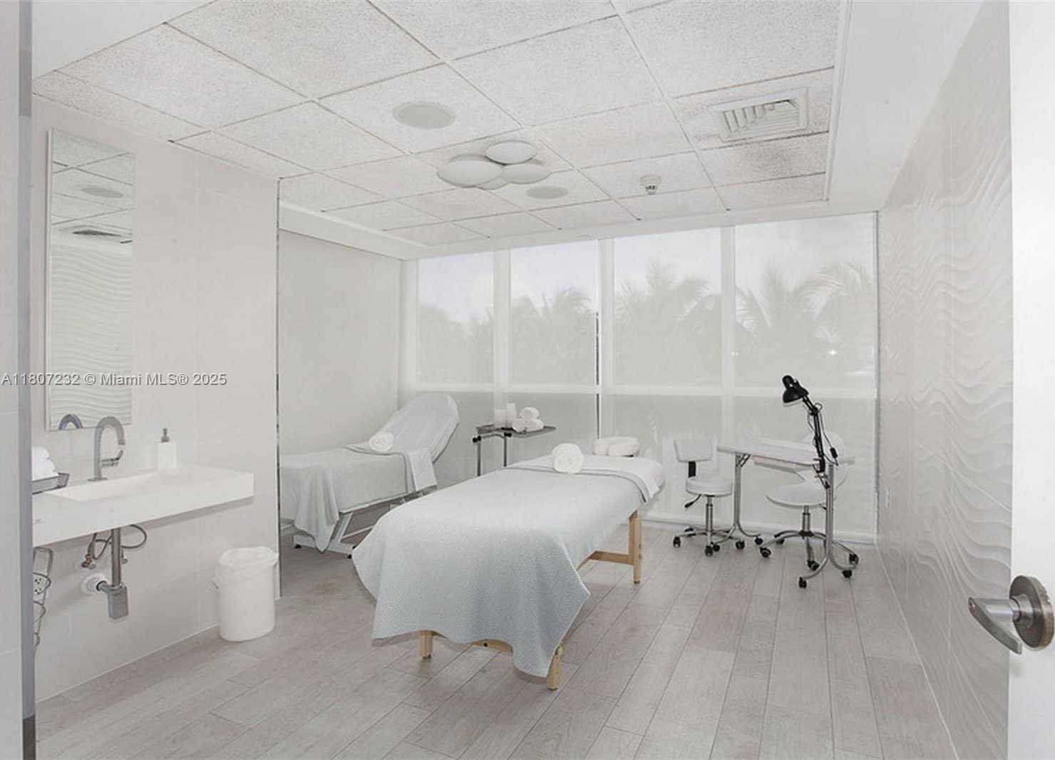 Small Image of 400 ALTON RD #811, Miami Beach Number 18