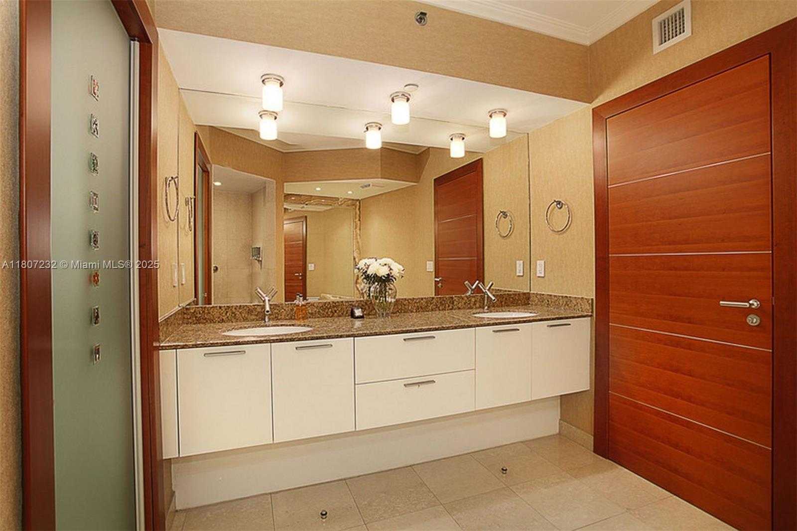 Small Image of 400 ALTON RD #811, Miami Beach Number 21