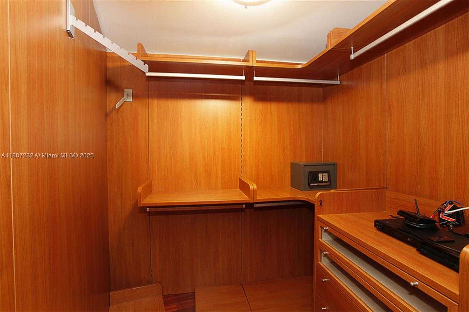 Small Image of 400 ALTON RD #811, Miami Beach Number 23