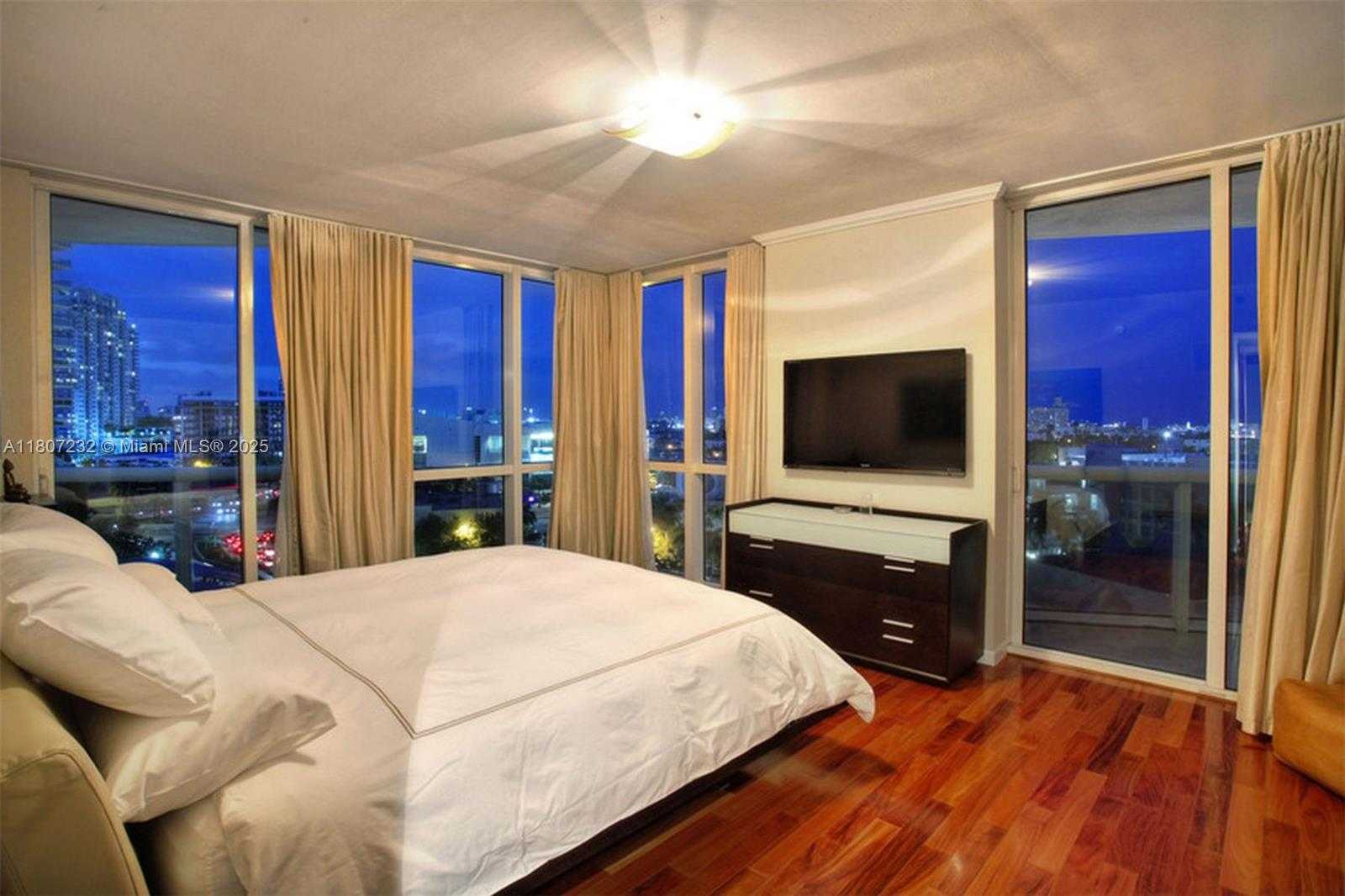 Small Image of 400 ALTON RD #811, Miami Beach Number 7