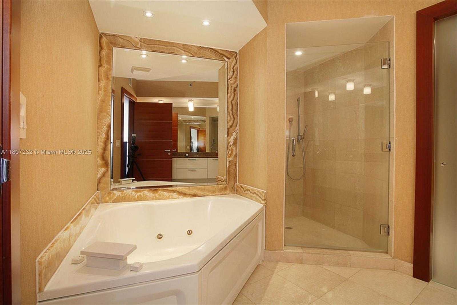 Small Image of 400 ALTON RD #811, Miami Beach Number 8