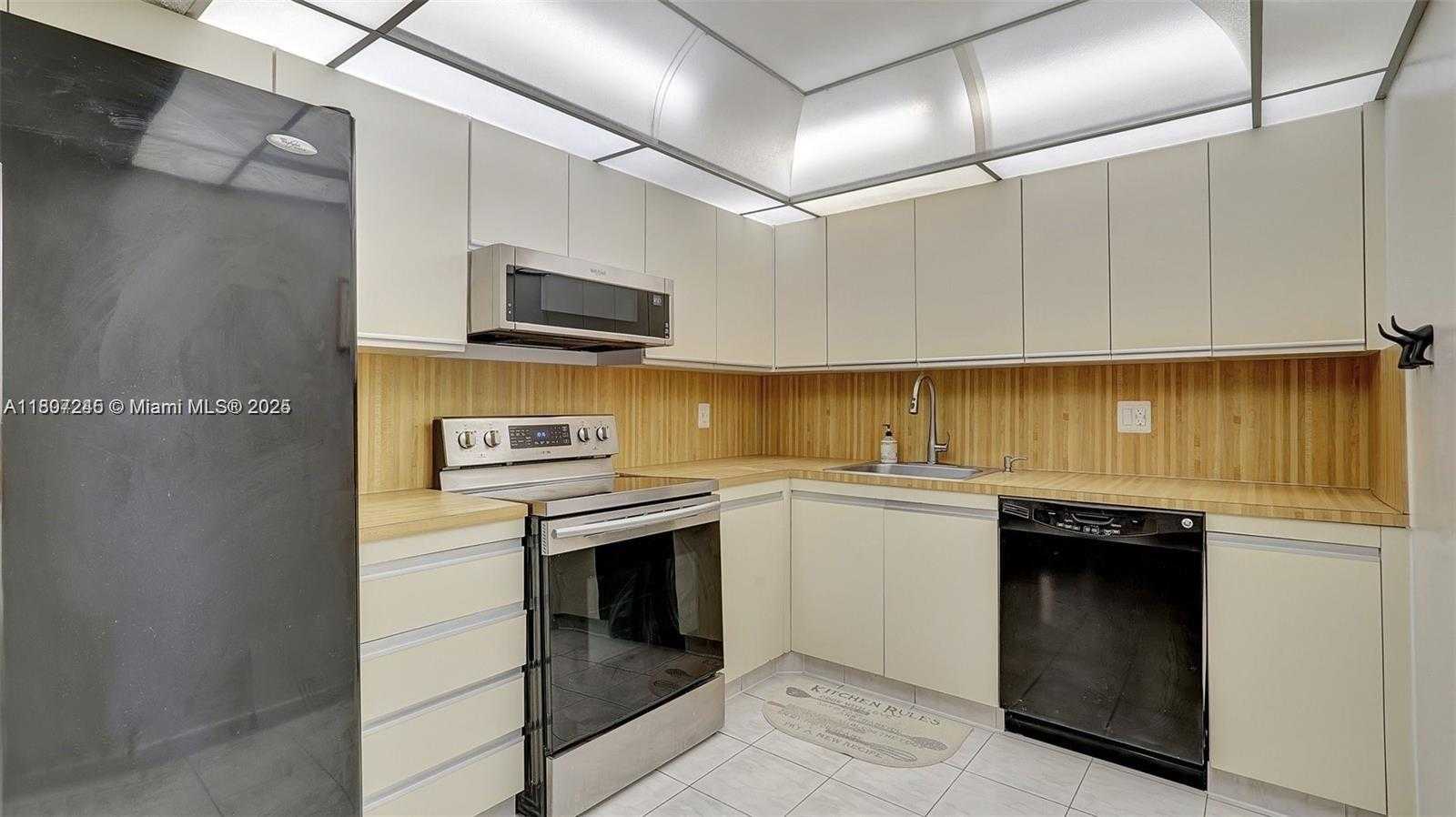 Small Image of 2500 PARKVIEW DR #1520, Hallandale Beach Number 4