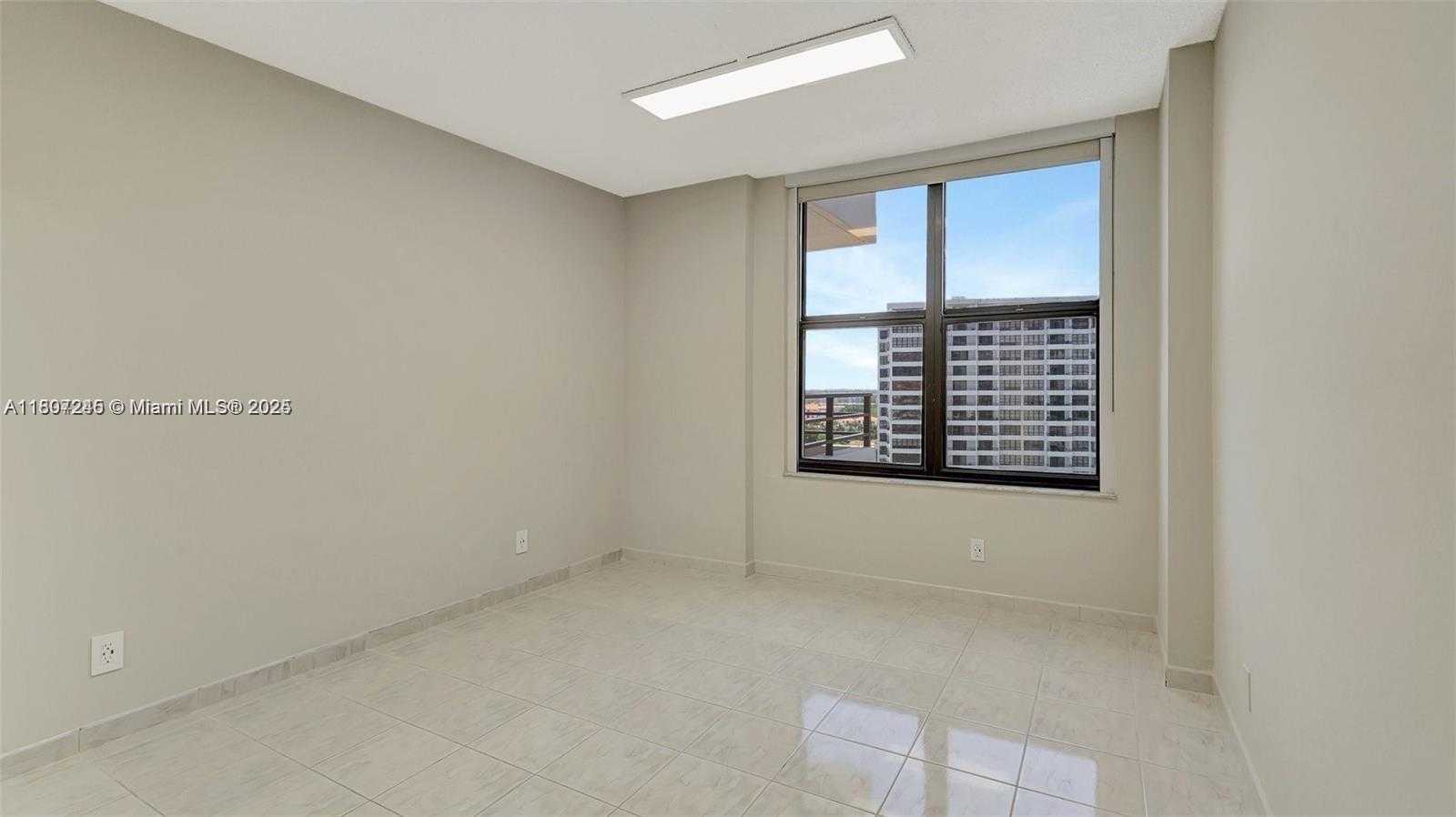 Small Image of 2500 PARKVIEW DR #1520, Hallandale Beach Number 5