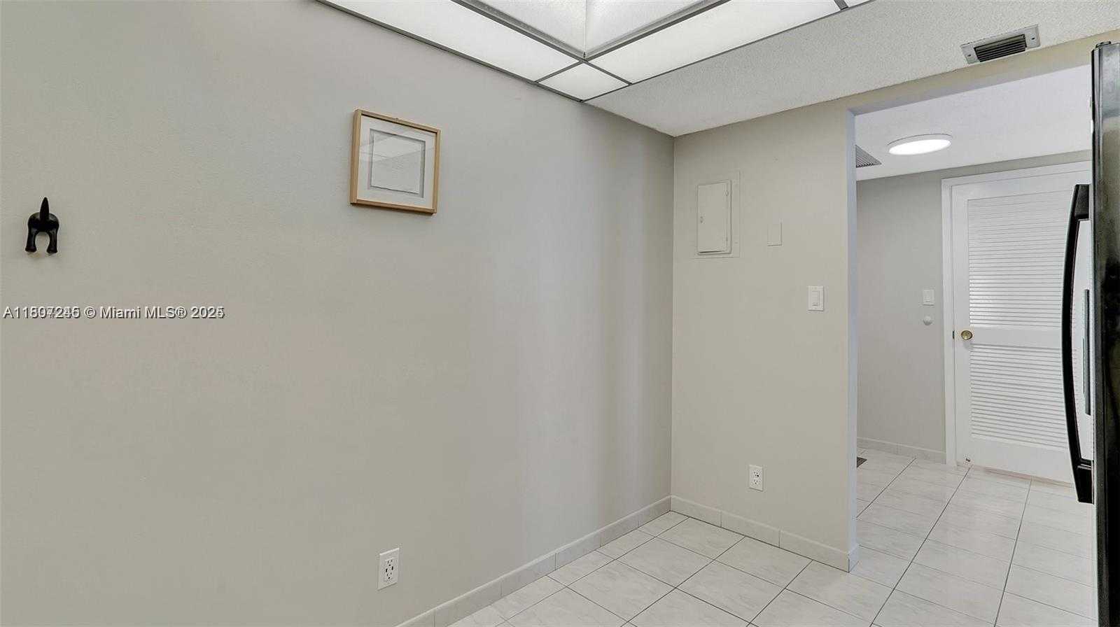 Small Image of 2500 PARKVIEW DR #1520, Hallandale Beach Number 6