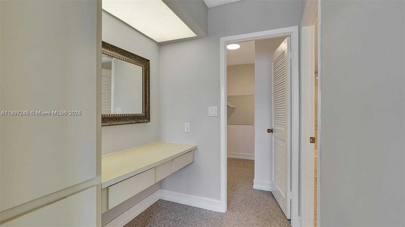 Small Image of 2500 PARKVIEW DR #1520, Hallandale Beach Number 9