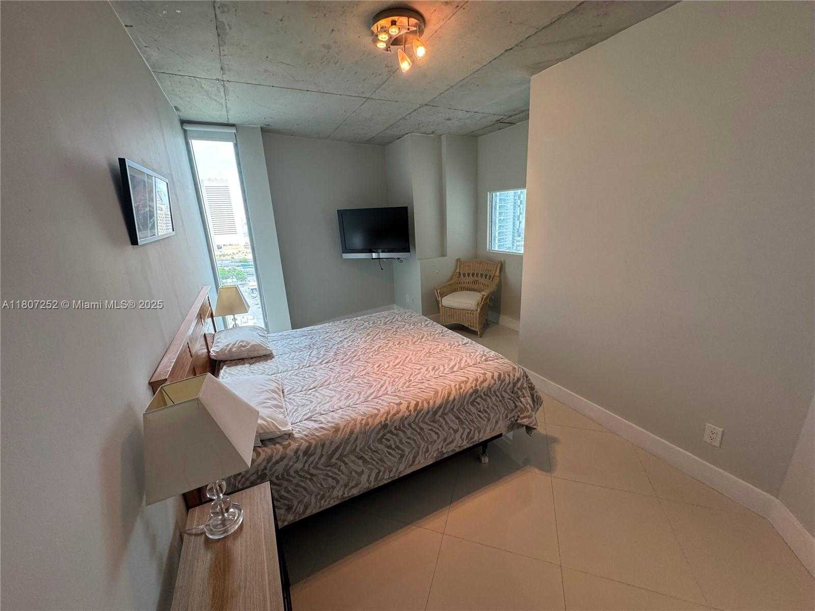 Small Image of 690 SOUTH WEST 1ST CT #2301, Miami Number 19