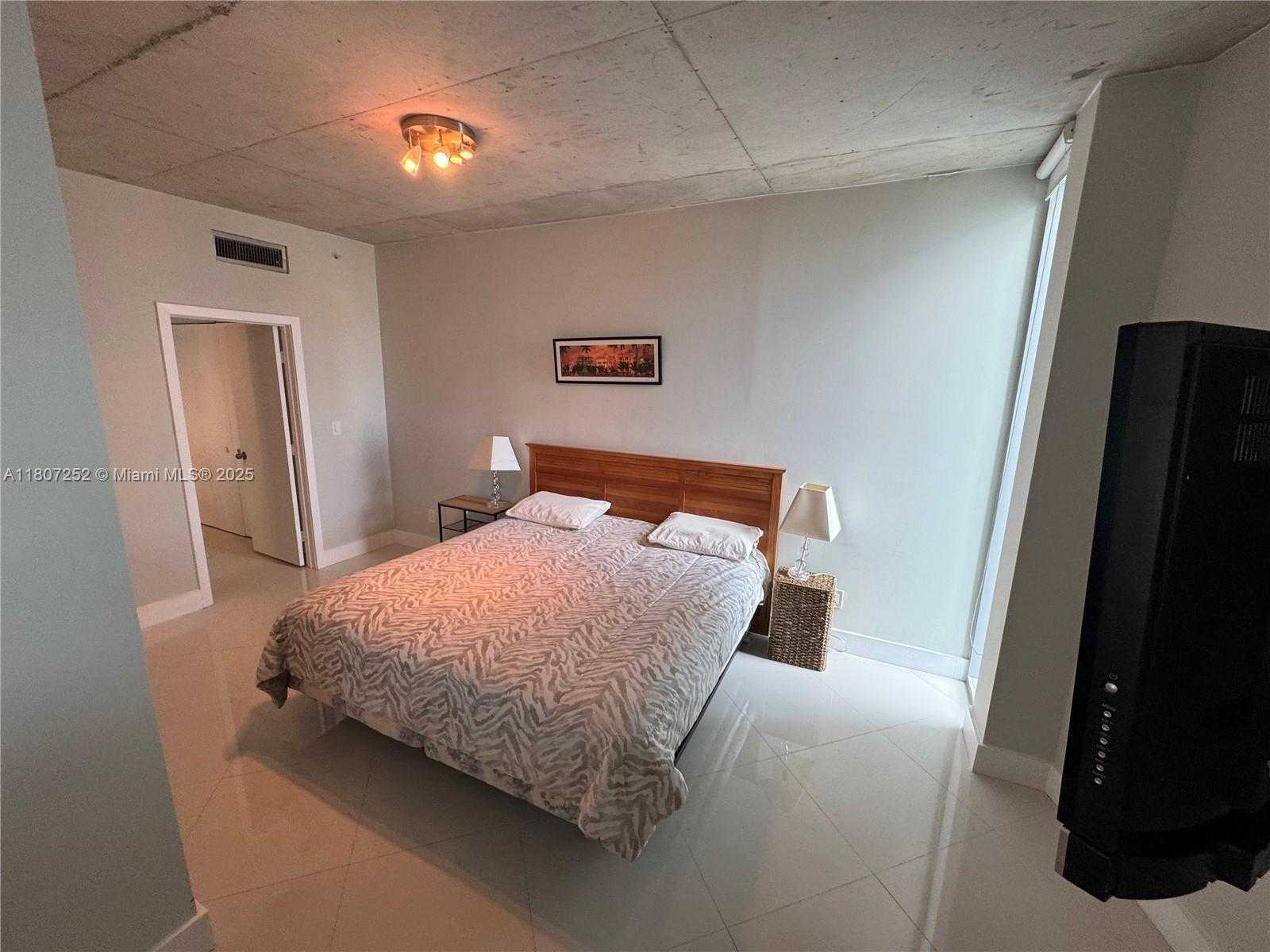 Small Image of 690 SOUTH WEST 1ST CT #2301, Miami Number 21