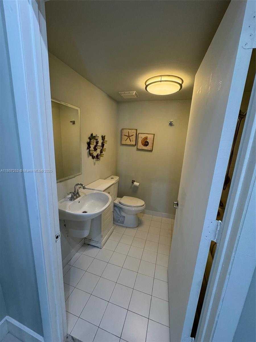 Small Image of 690 SOUTH WEST 1ST CT #2301, Miami Number 8