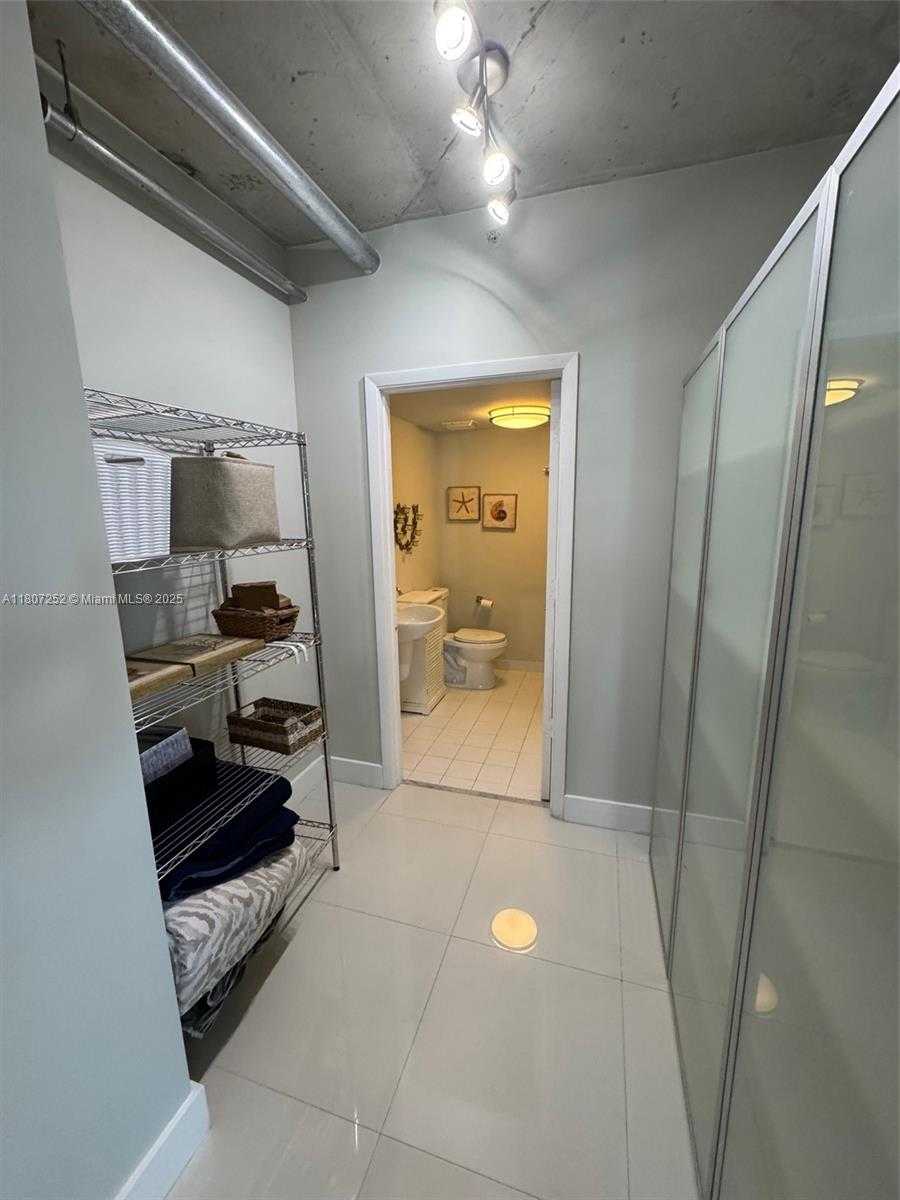Small Image of 690 SOUTH WEST 1ST CT #2301, Miami Number 9