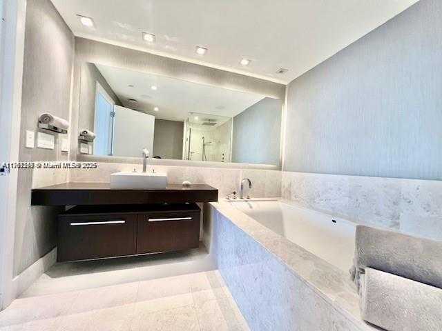 Small Image of 17121 COLLINS AVE #1003, Sunny Isles Beach Number 14