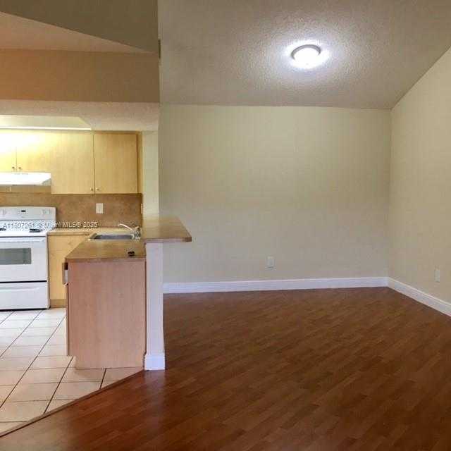 Small Image of 18830 NORTH WEST 57TH AVE #301, Hialeah Number 5