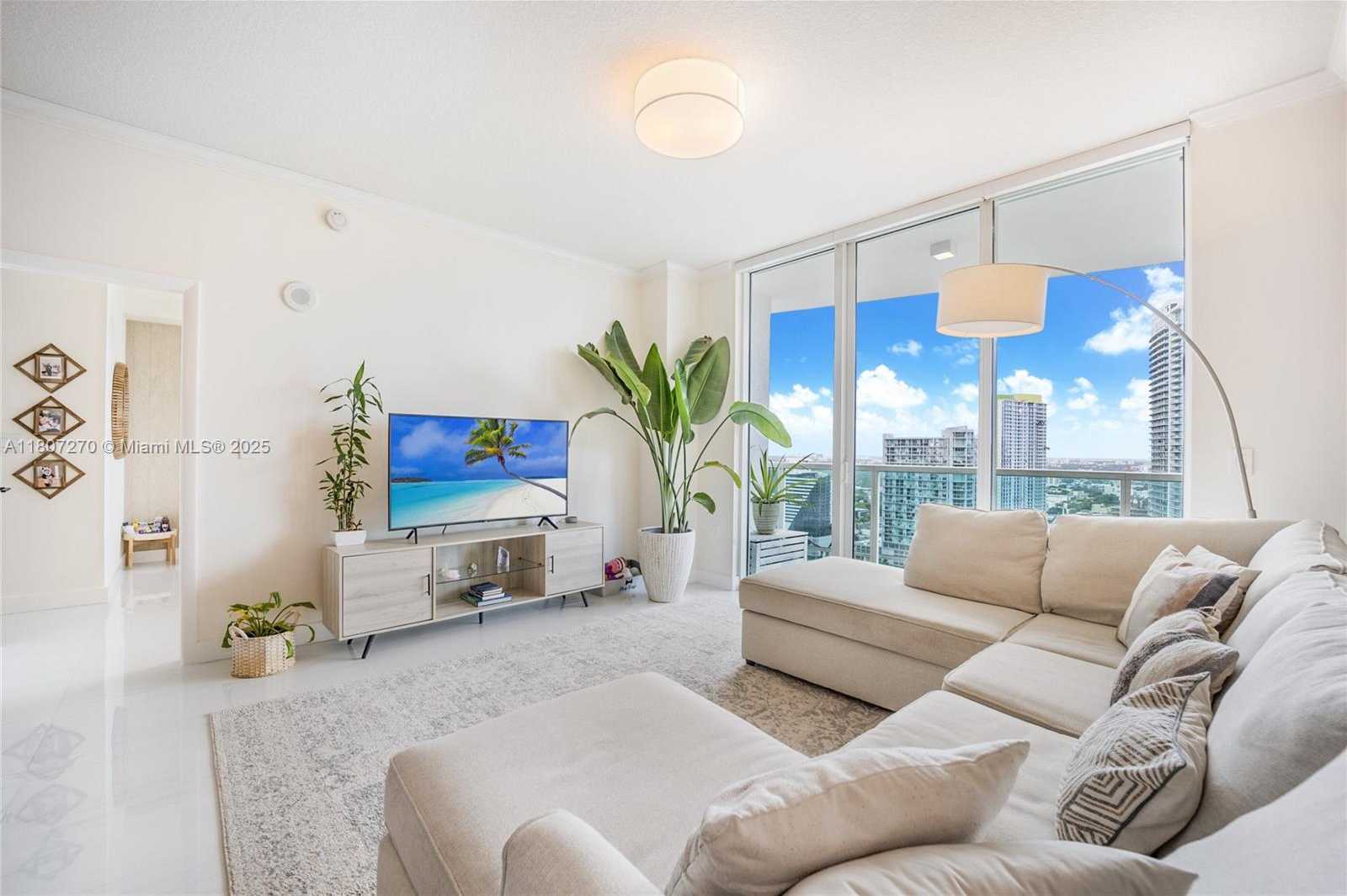 Small Image of 31 SOUTH EAST 5TH ST #3419, Miami Number 6