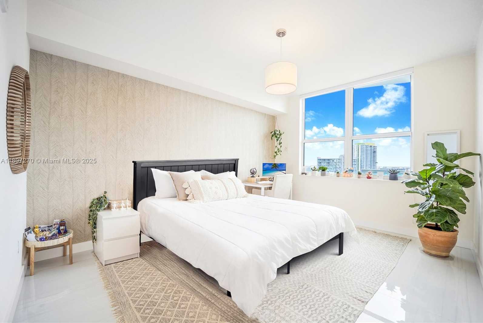 Small Image of 31 SOUTH EAST 5TH ST #3419, Miami Number 8